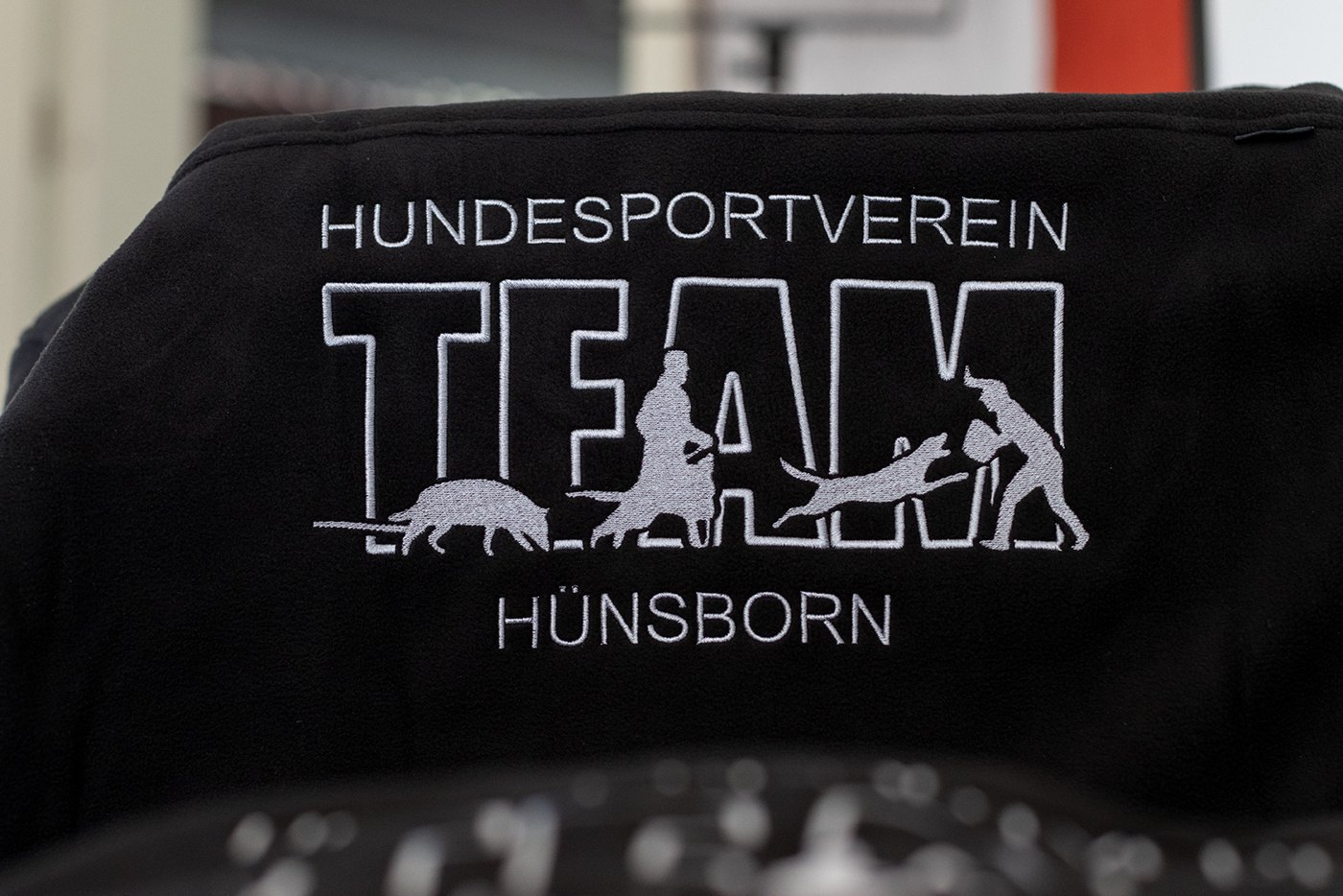 Bestickte Hoodie-Jacke für Hundesportverein Hünsborn