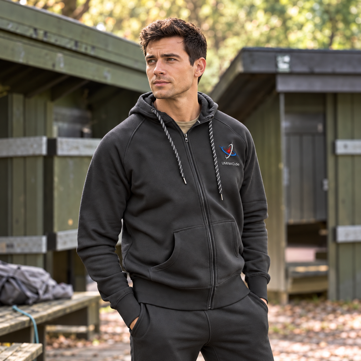 Men´s Fashion Full Zip Hood mit Bruststickerei nach Wunsch